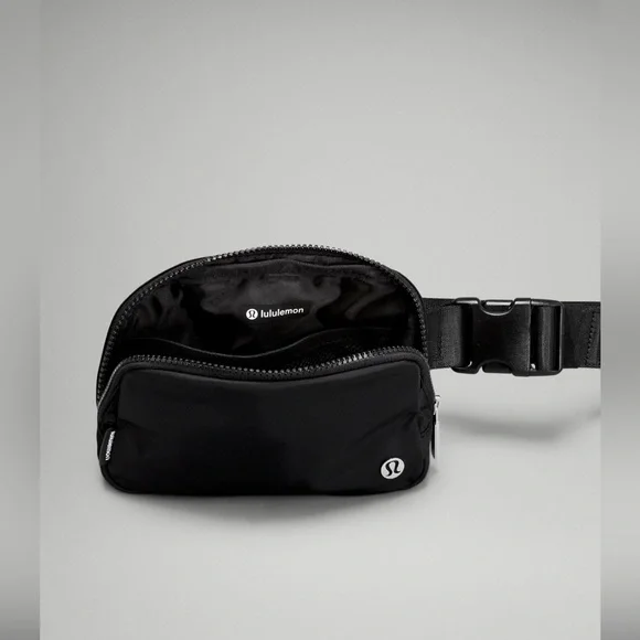 BNWT Lululemon Everywhere Belt Bag Black 1 Litre - Picture 4 of 10